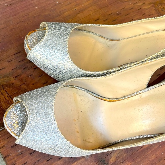 PREVIEW INTERNATIONAL SILVER METALLIC DRESSY HIGH HEELS - Picture 6 of 9